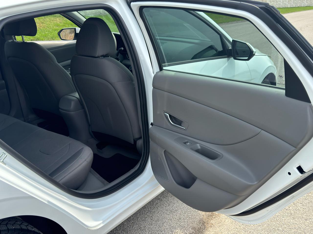 Hyundai Elantra  2021