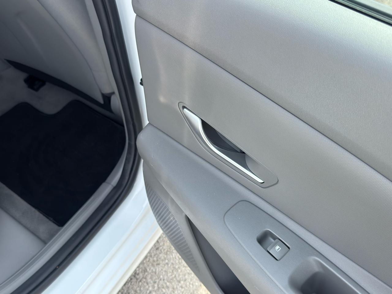 Hyundai Elantra  2021