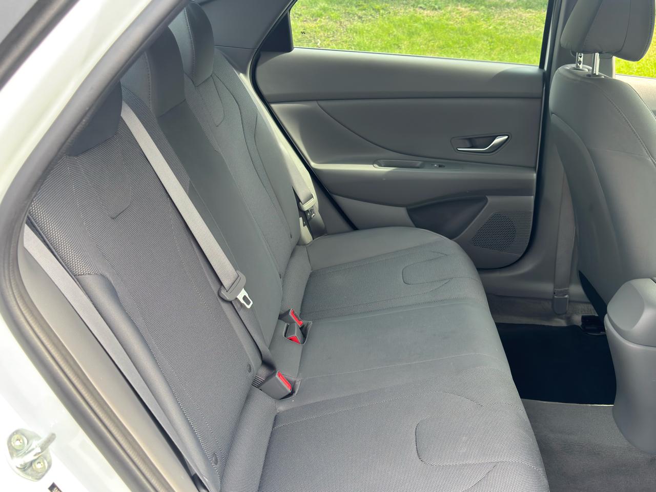 Hyundai Elantra  2021