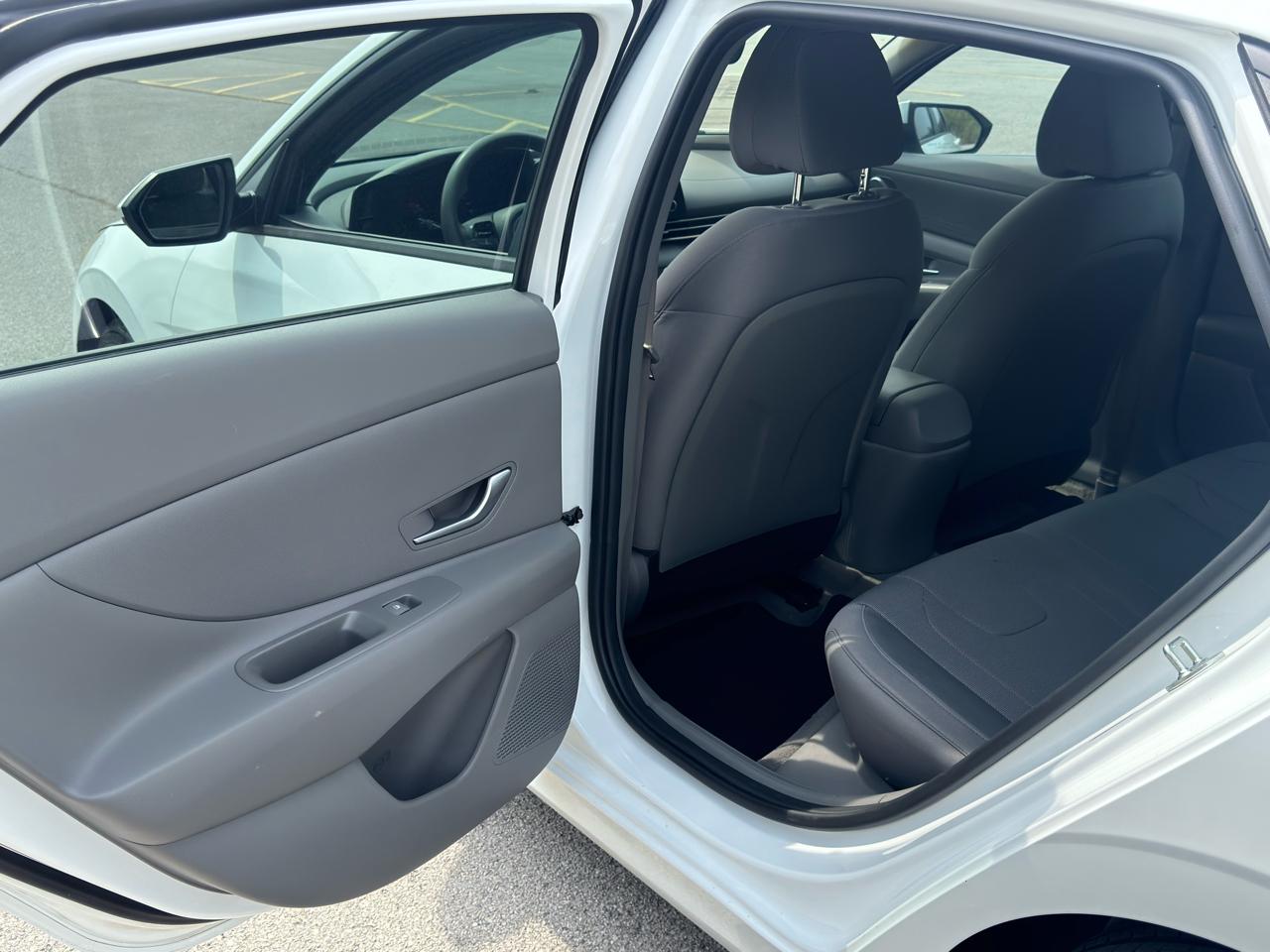 Hyundai Elantra  2021