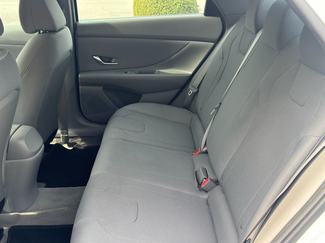 Hyundai Elantra  2021