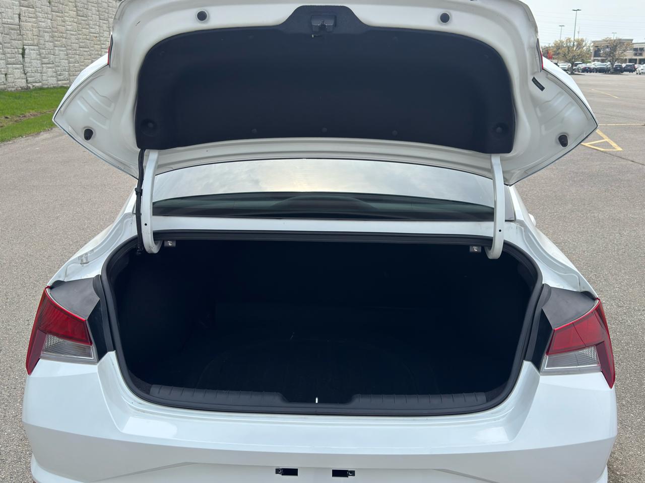 Hyundai Elantra  2021