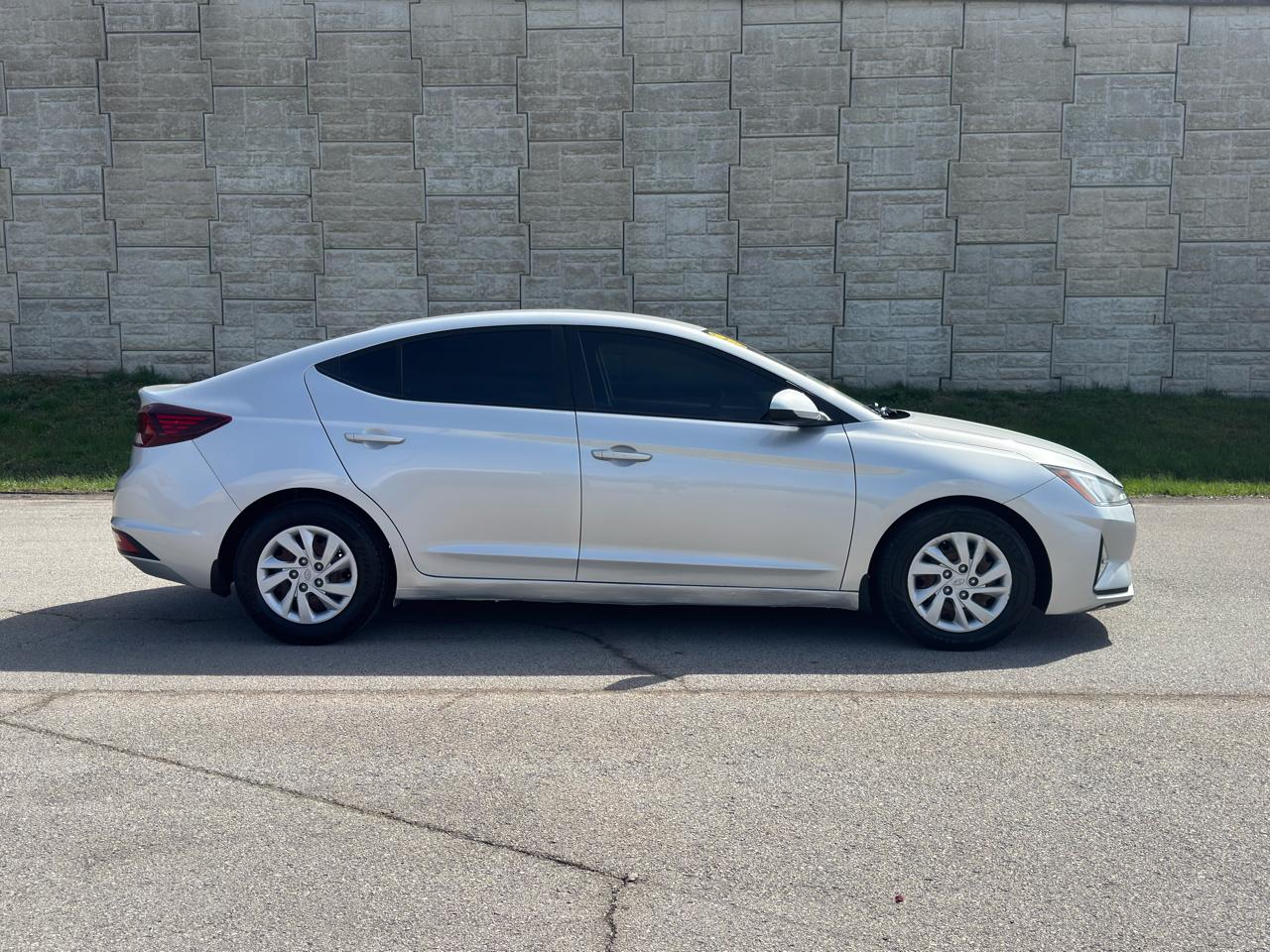 Hyundai Elantra  2020