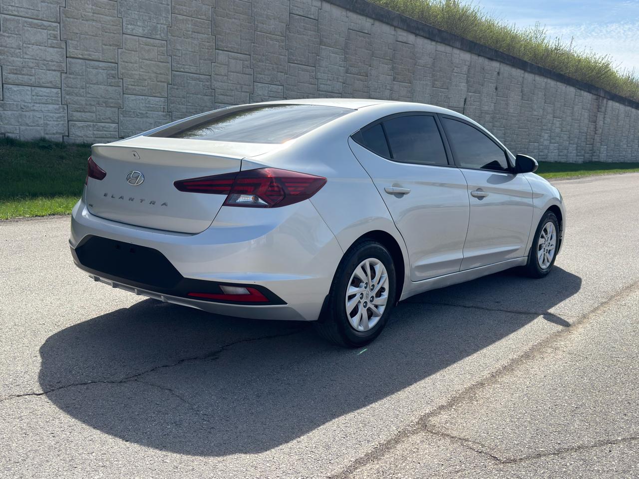 Hyundai Elantra  2020