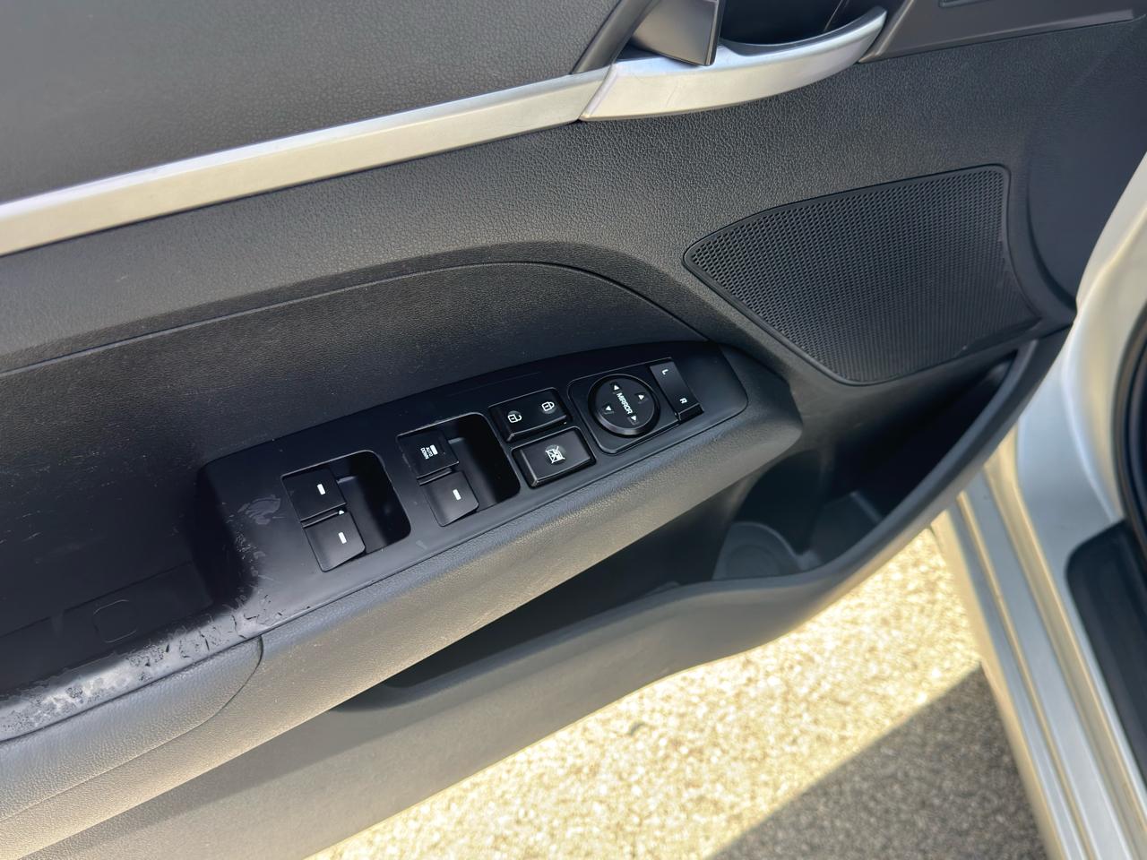 Hyundai Elantra  2020