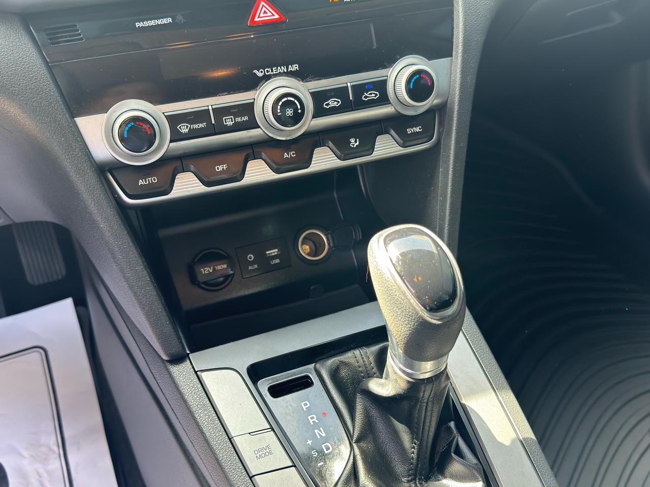 Hyundai Elantra  2020