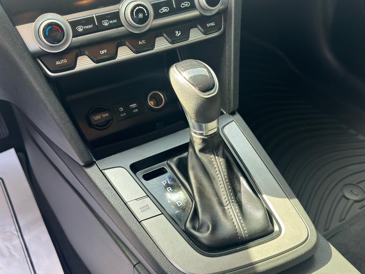 Hyundai Elantra  2020