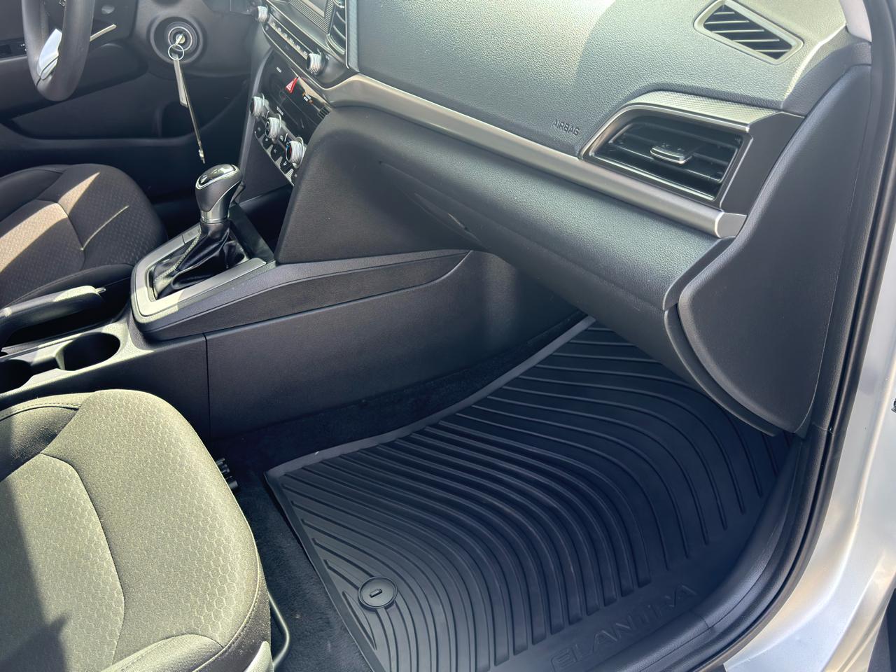 Hyundai Elantra  2020