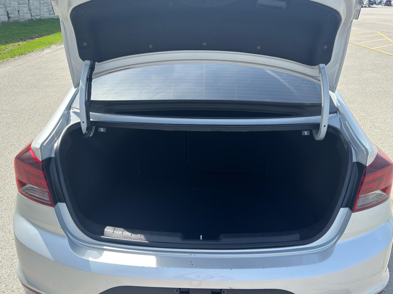 Hyundai Elantra  2020