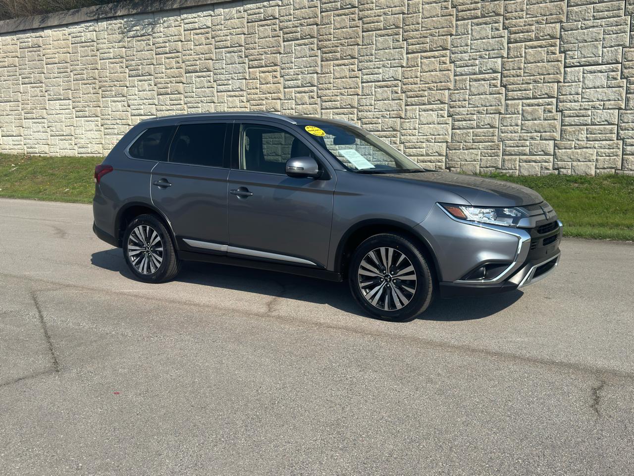 Mitsubishi Outlander  2020
