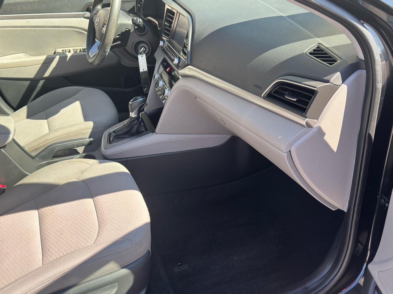 Hyundai Elantra SEL 2020