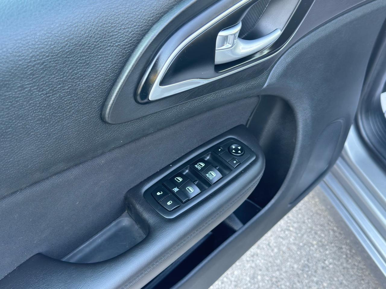 Chrysler 200 Limited FWD 2017