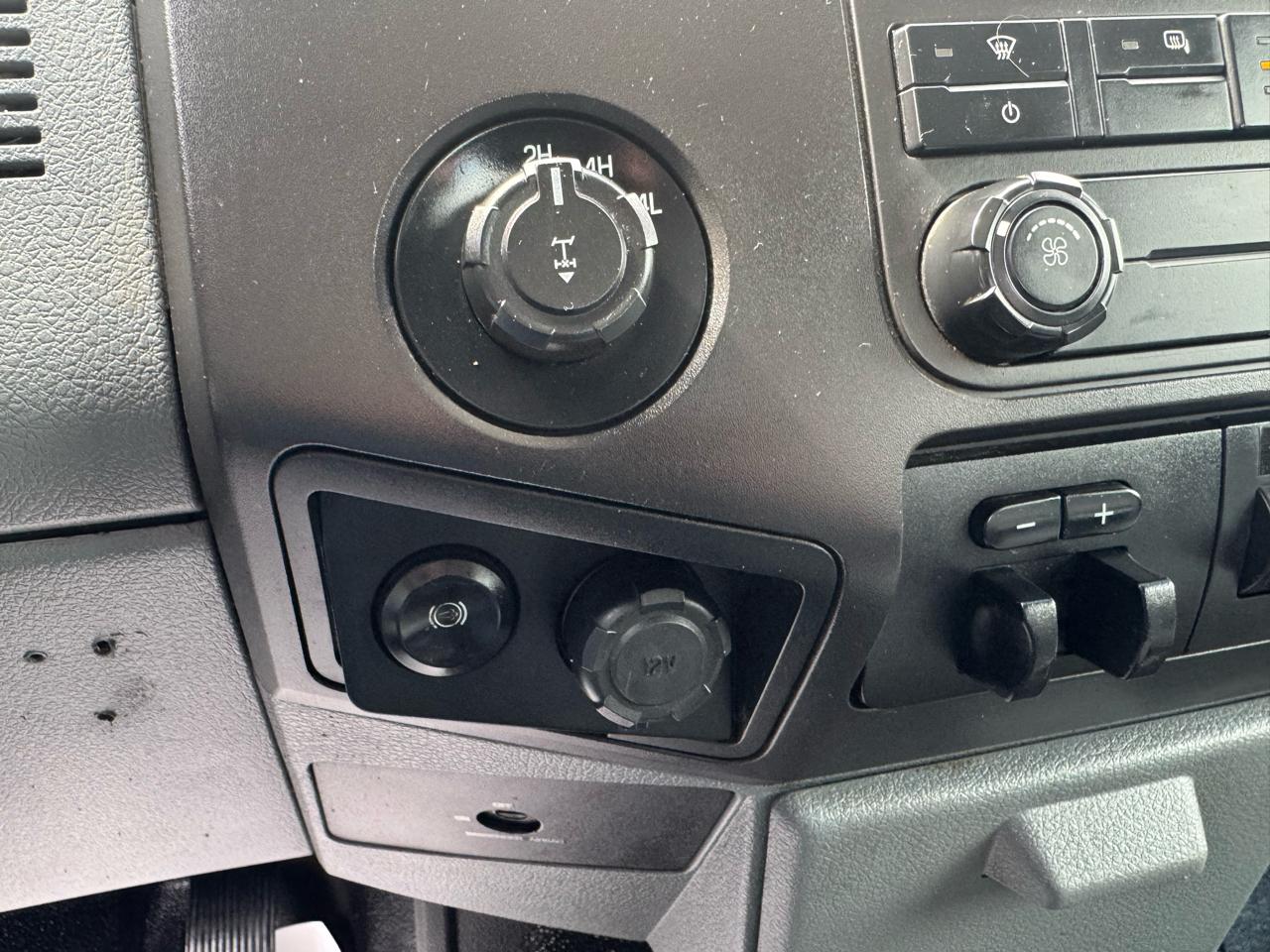 Ford Super Duty F-350 SRW  2015