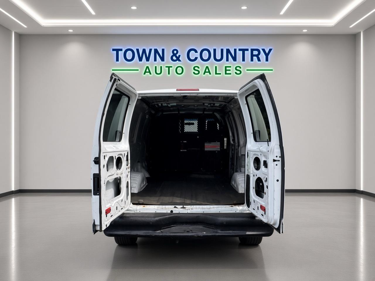 Ford Econoline Cargo Van E-250 2011