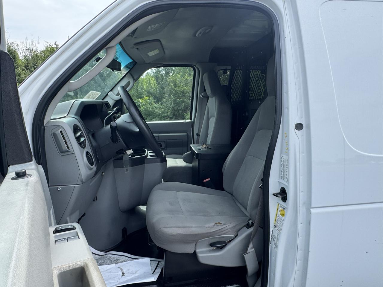 Ford Econoline Cargo Van E-250 2011