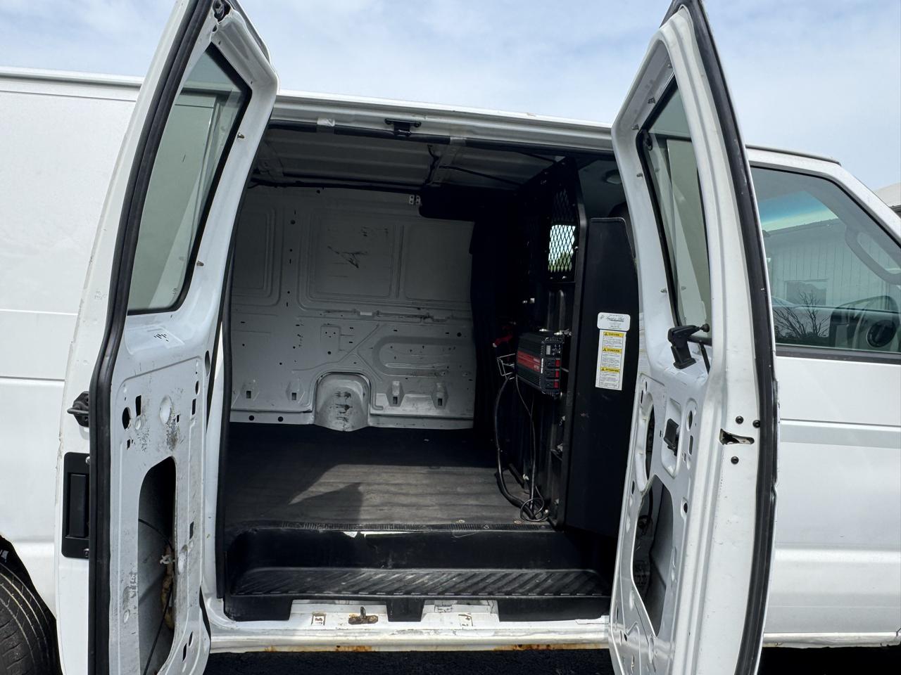 Ford Econoline Cargo Van E-250 2011