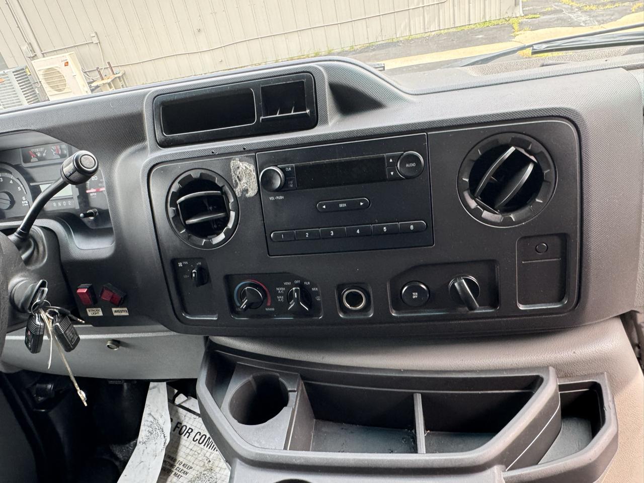 Ford Econoline Cargo Van E-250 2011