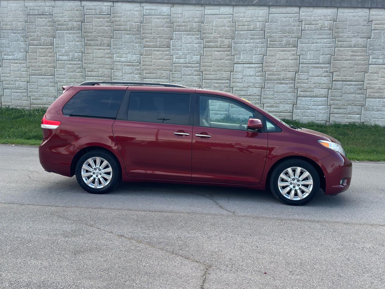 Toyota Sienna  2011