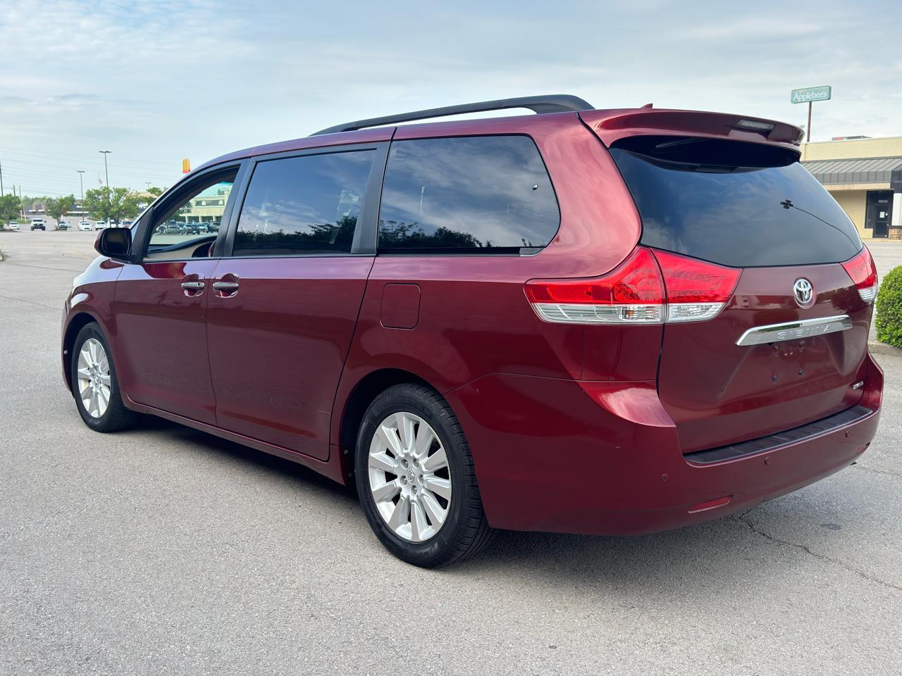Toyota Sienna  2011