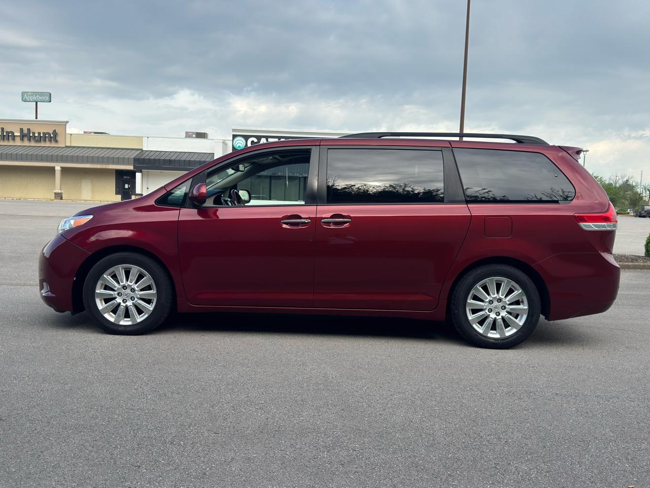 Toyota Sienna  2011