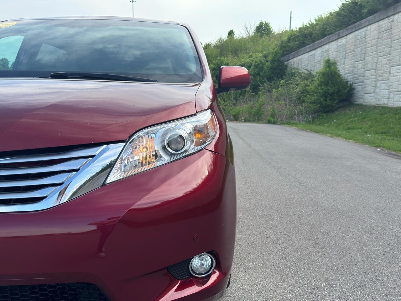 Toyota Sienna  2011