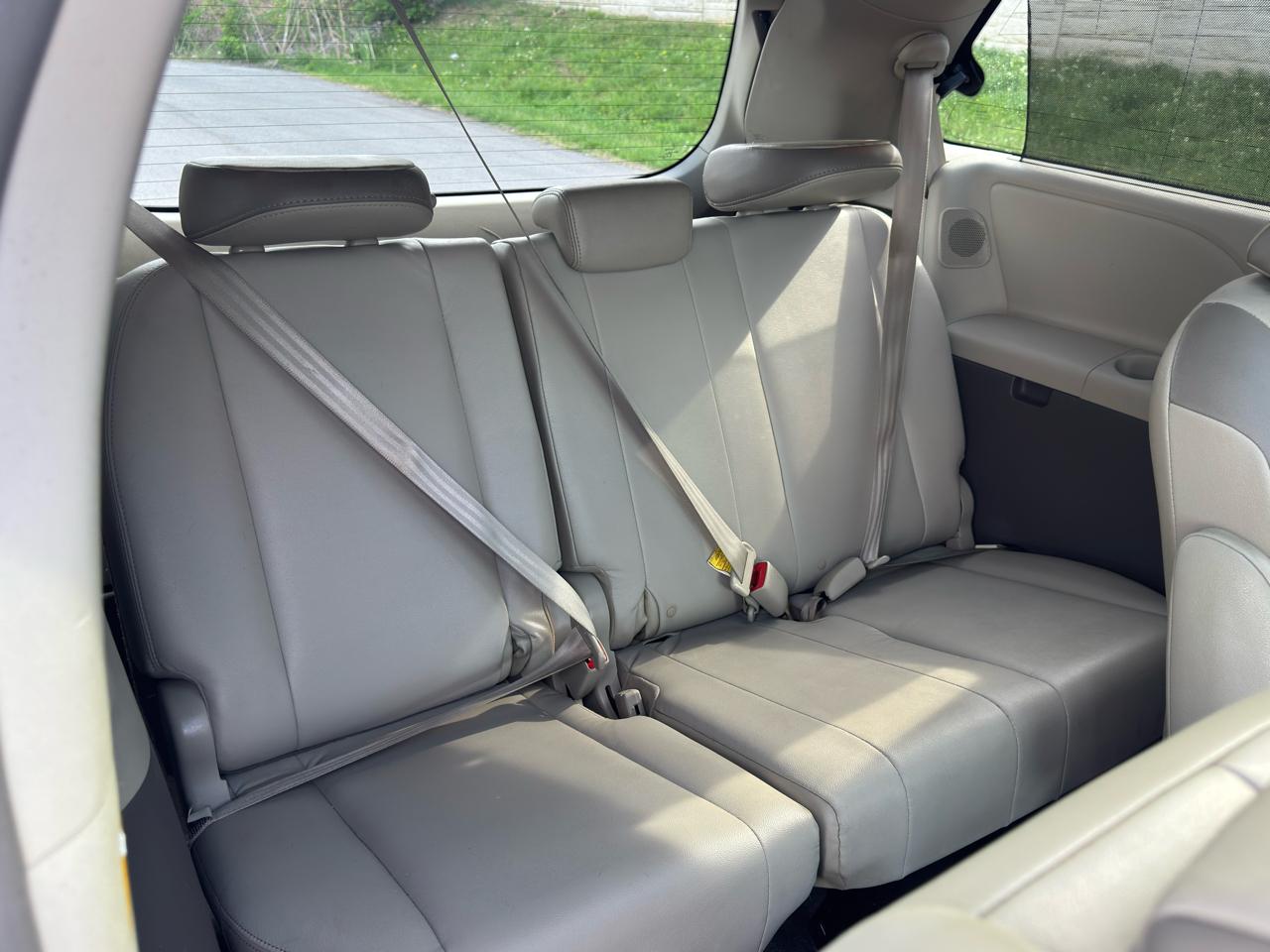 Toyota Sienna  2011