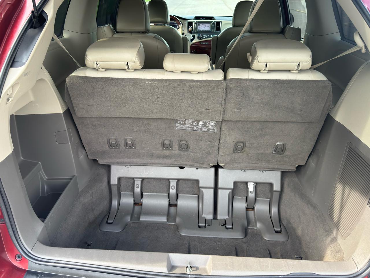 Toyota Sienna  2011