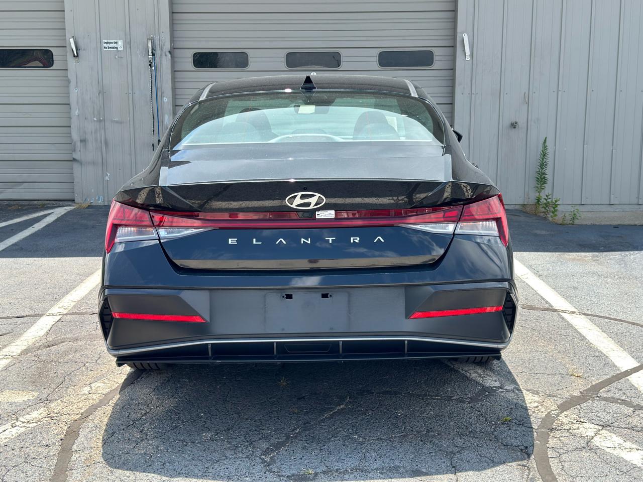 Hyundai Elantra  2025