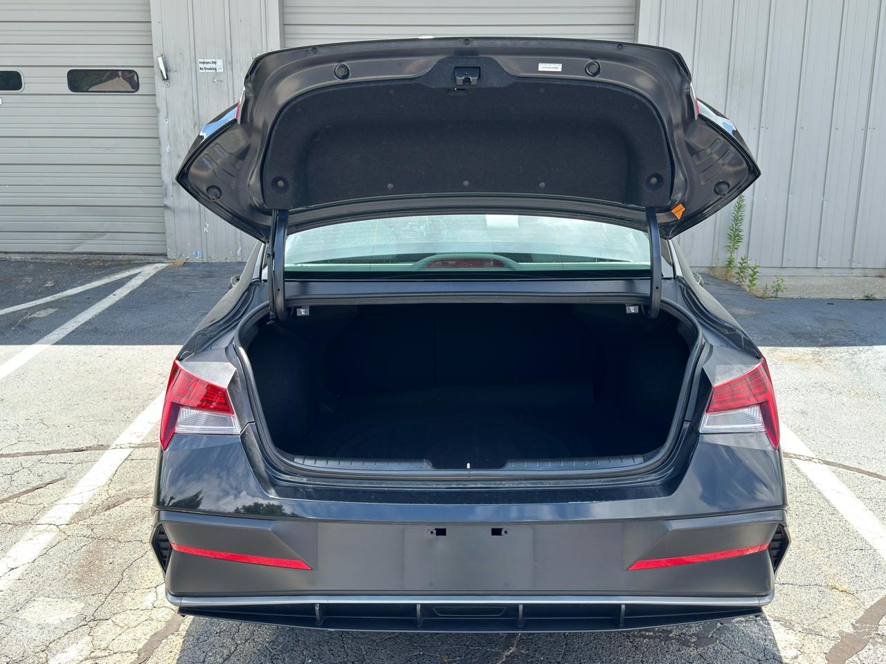 Hyundai Elantra  2025