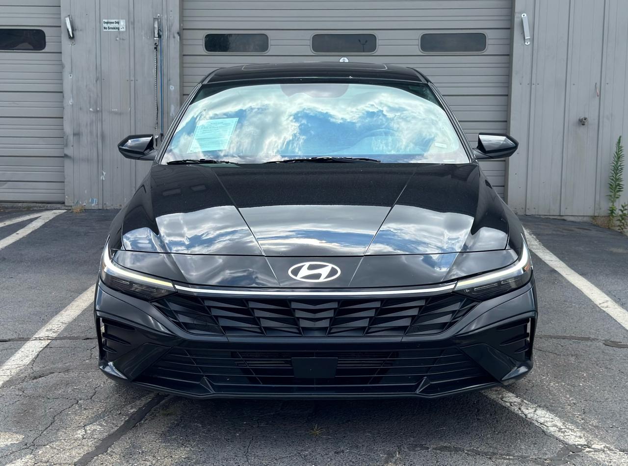 Hyundai Elantra  2025