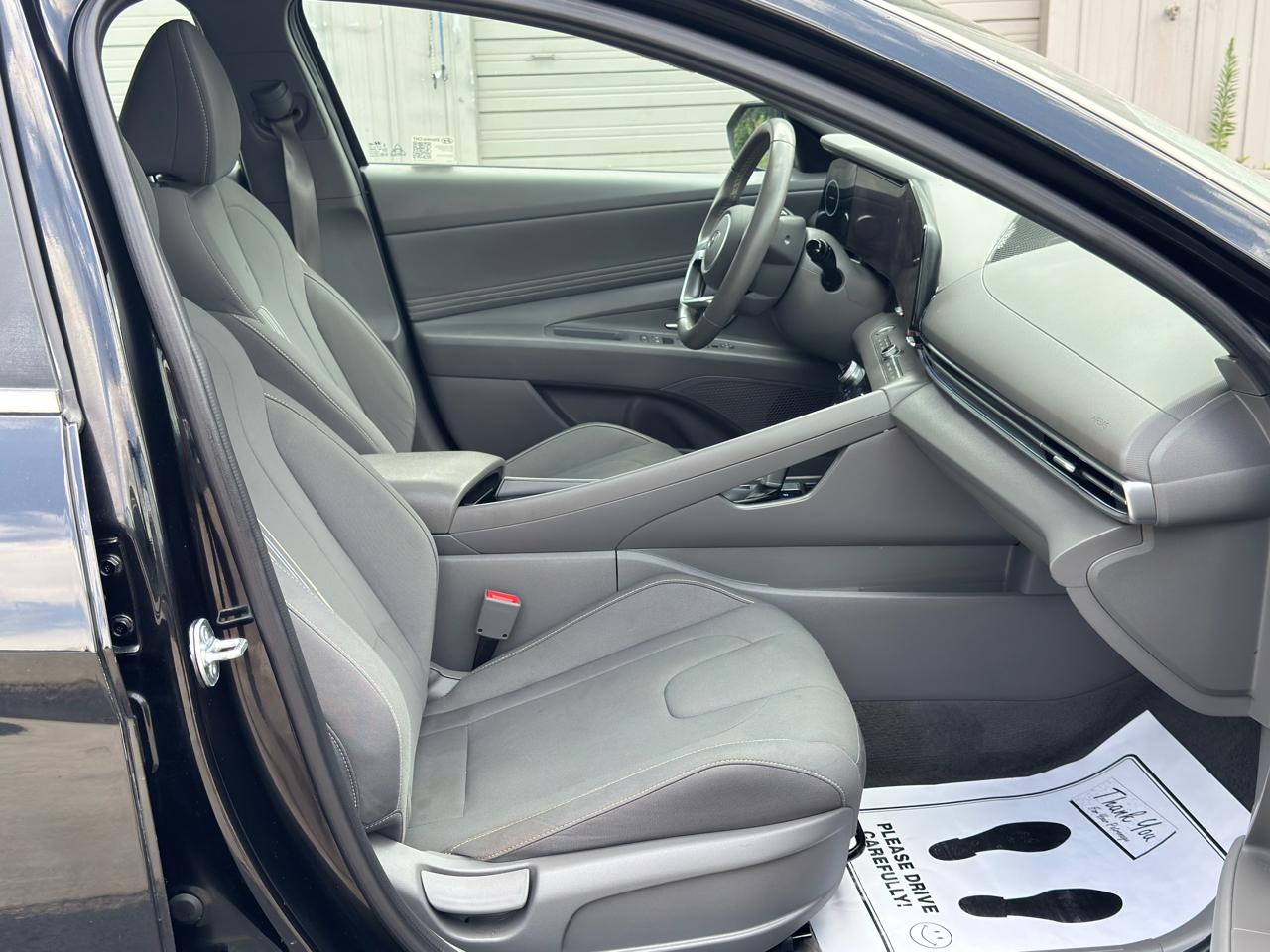 Hyundai Elantra  2025