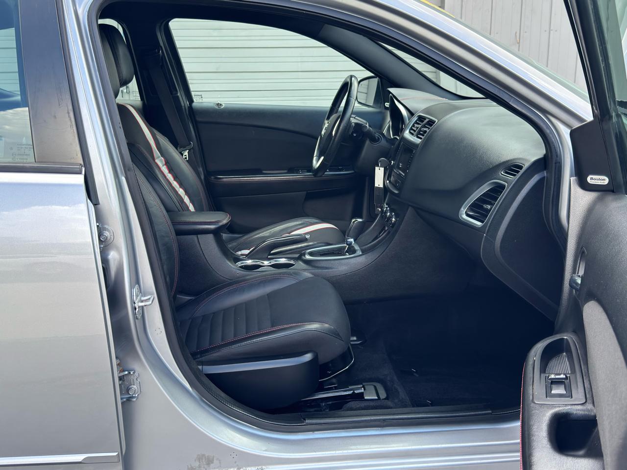 Dodge Avenger  2013
