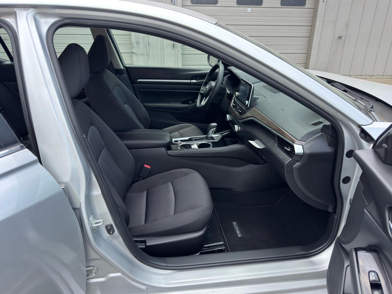 Nissan Altima  2023
