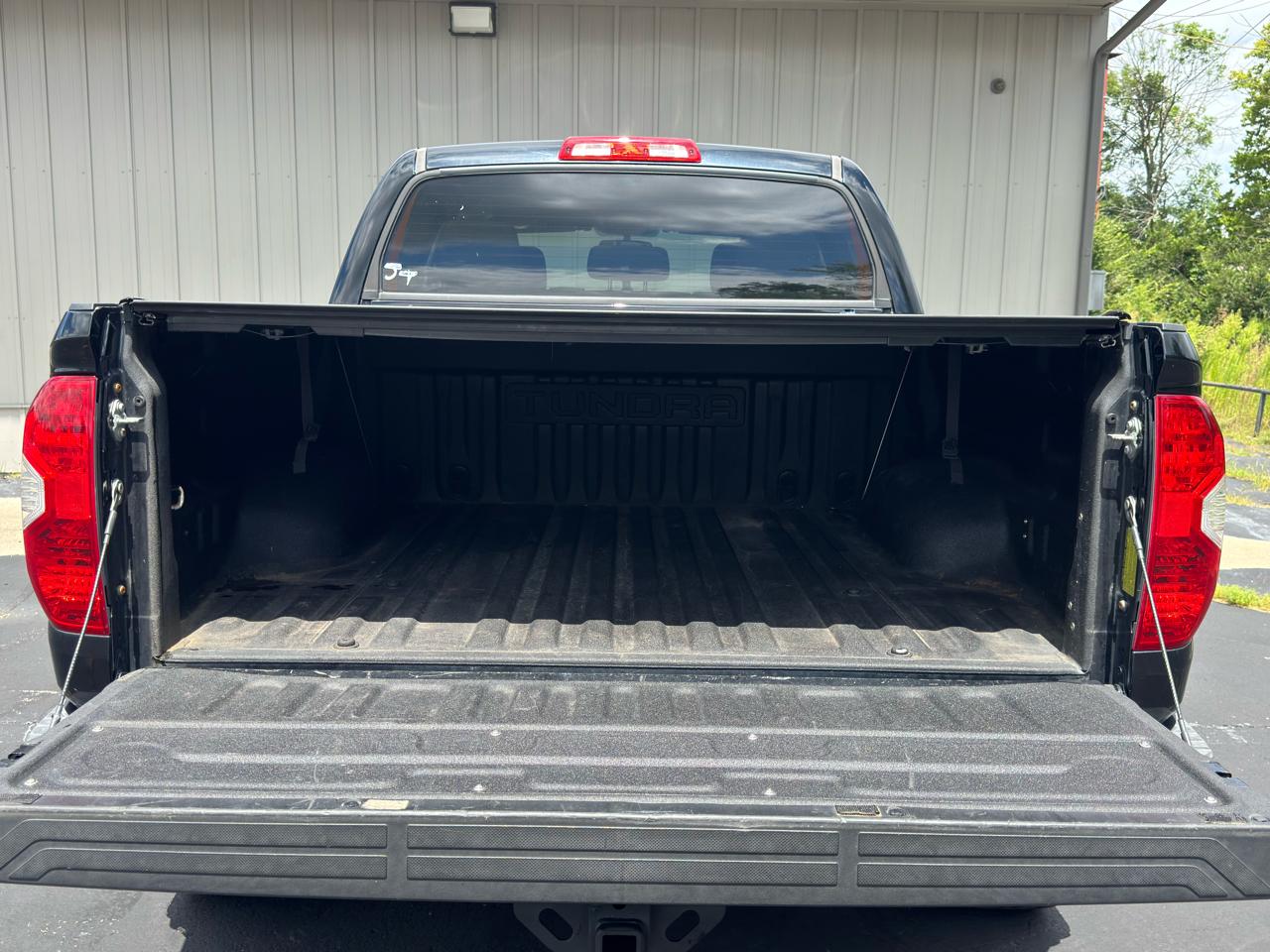 Toyota Tundra 4WD Truck  2015