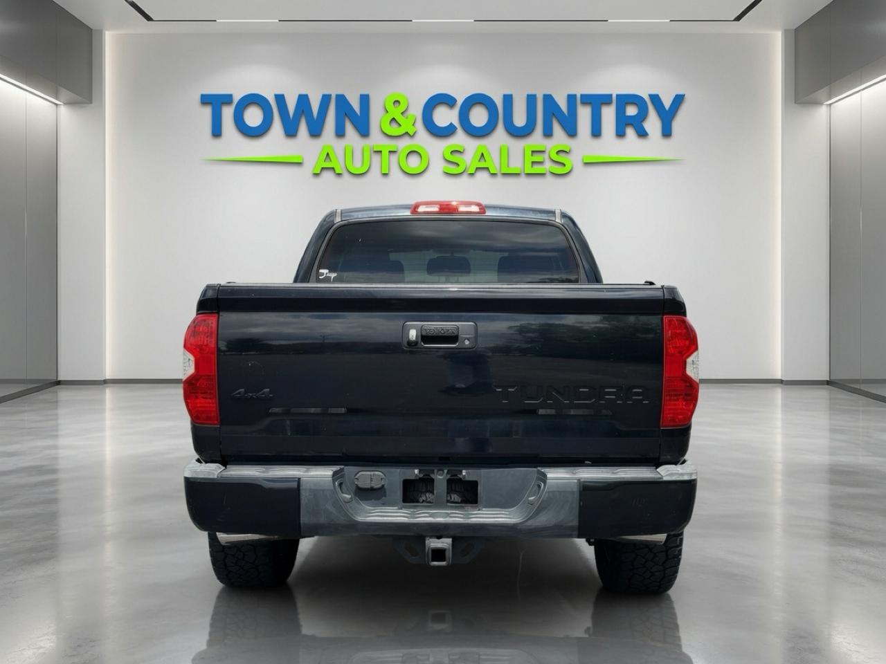 Toyota Tundra 4WD Truck  2015