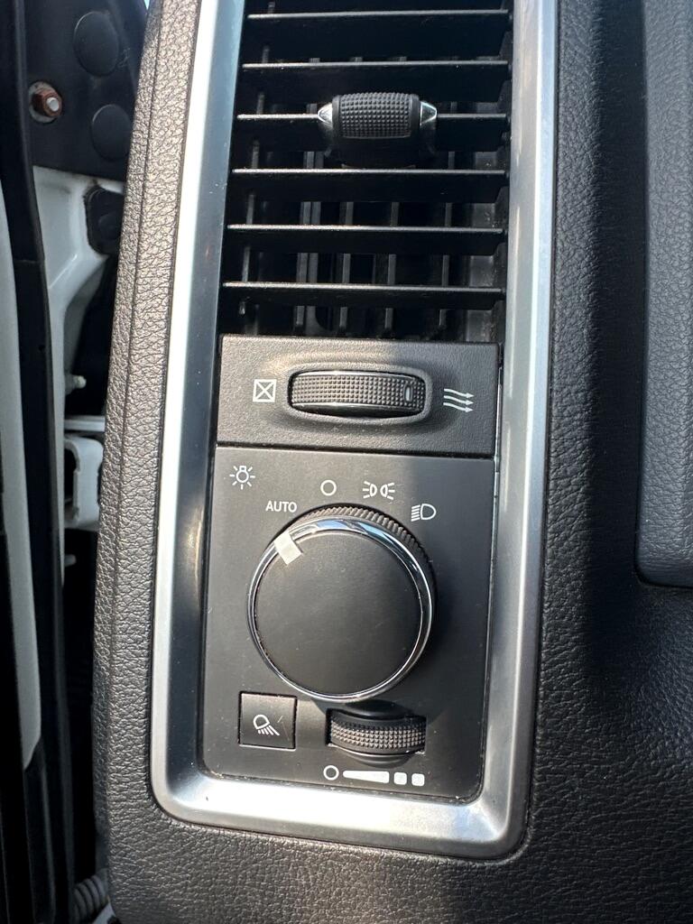2015 Ram 1500 SLT photo 14