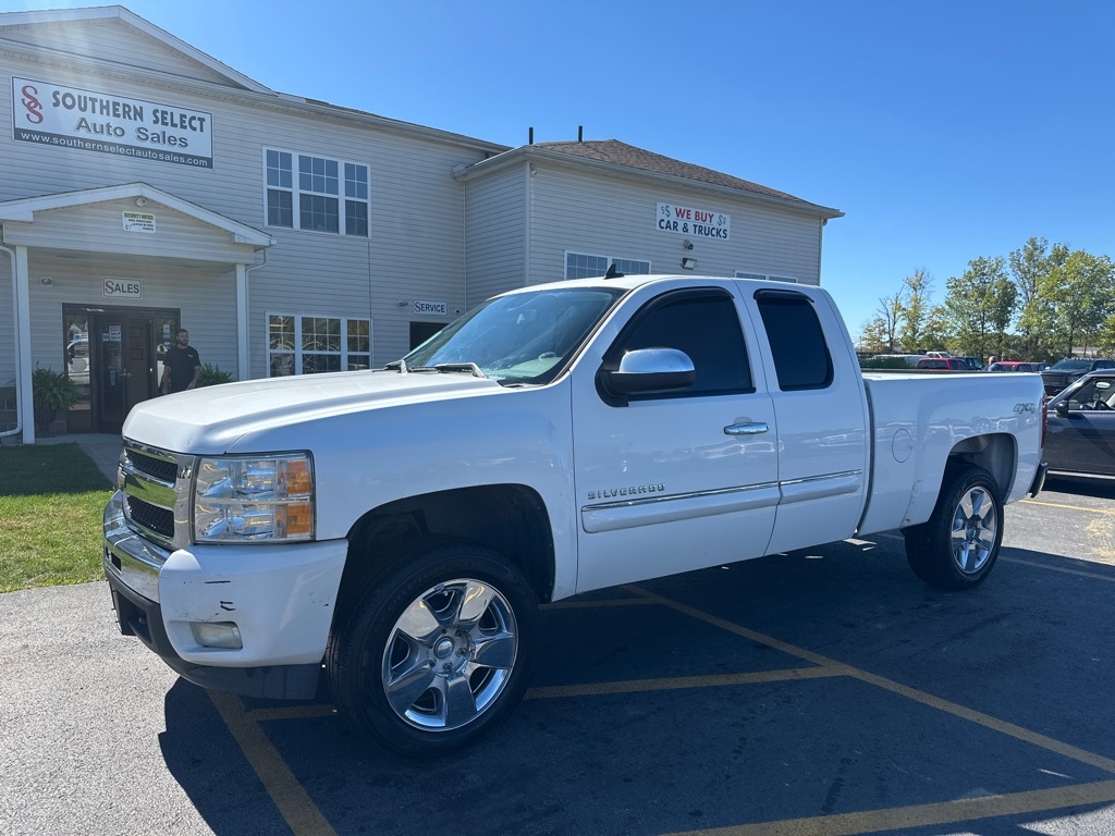 2011 Chevrolet Silverado 1500 LT photo 2
