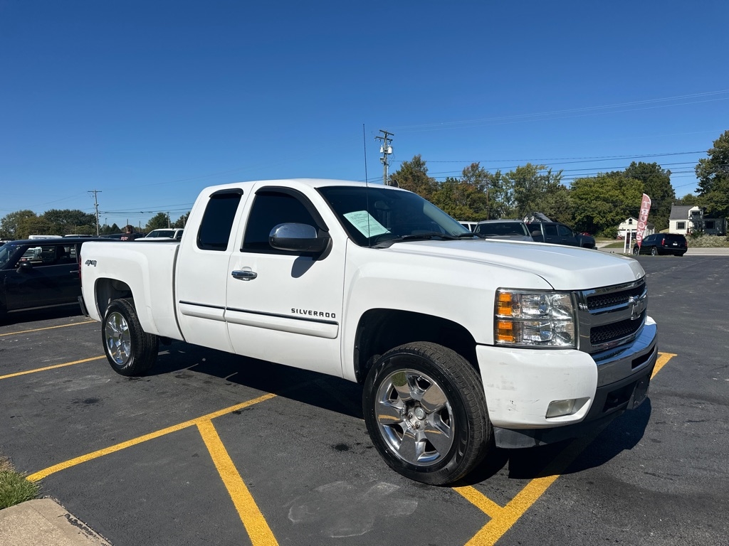 2011 Chevrolet Silverado 1500 LT photo 4