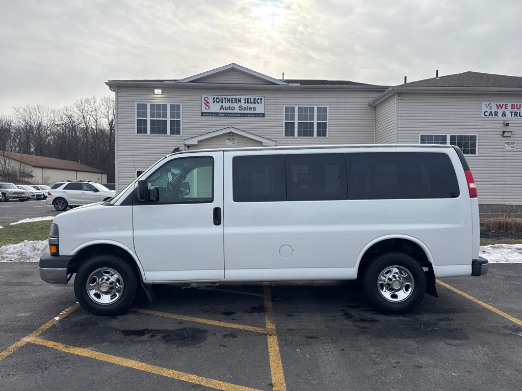 2016 Chevrolet Express Passenger LS's photo
