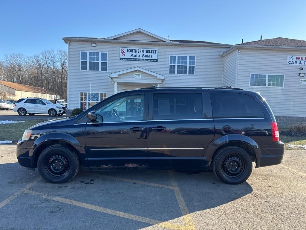 2010 Chrysler Town & Country Touring Plus