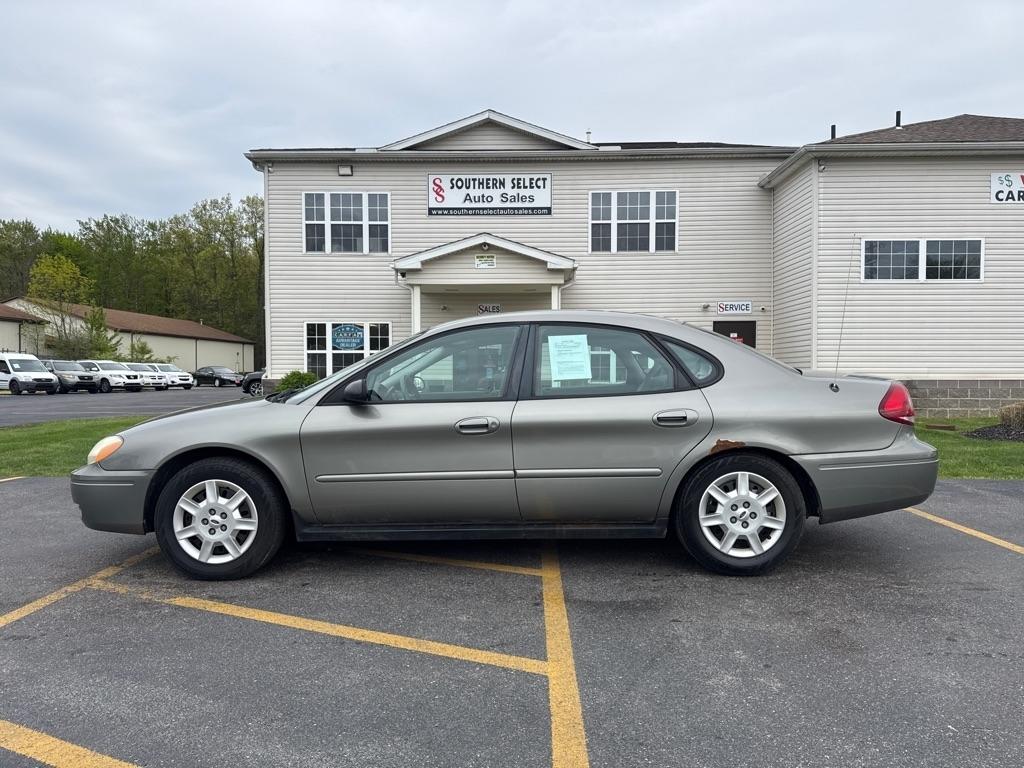 2004 Ford Taurus SE's photo