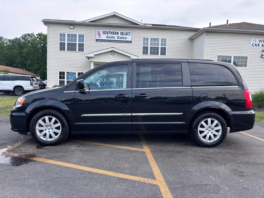 2014 Chrysler Town & Country Touring's photo