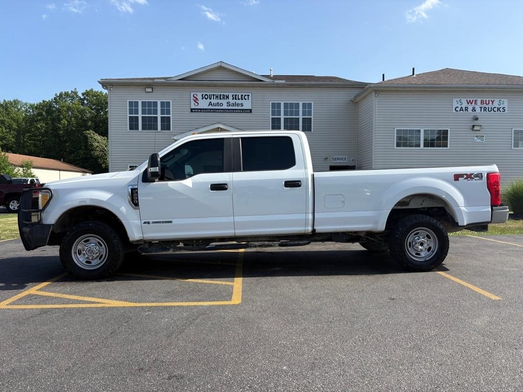 2017 Ford F-250 XL 4x4 Crew Cab 8' Box's photo