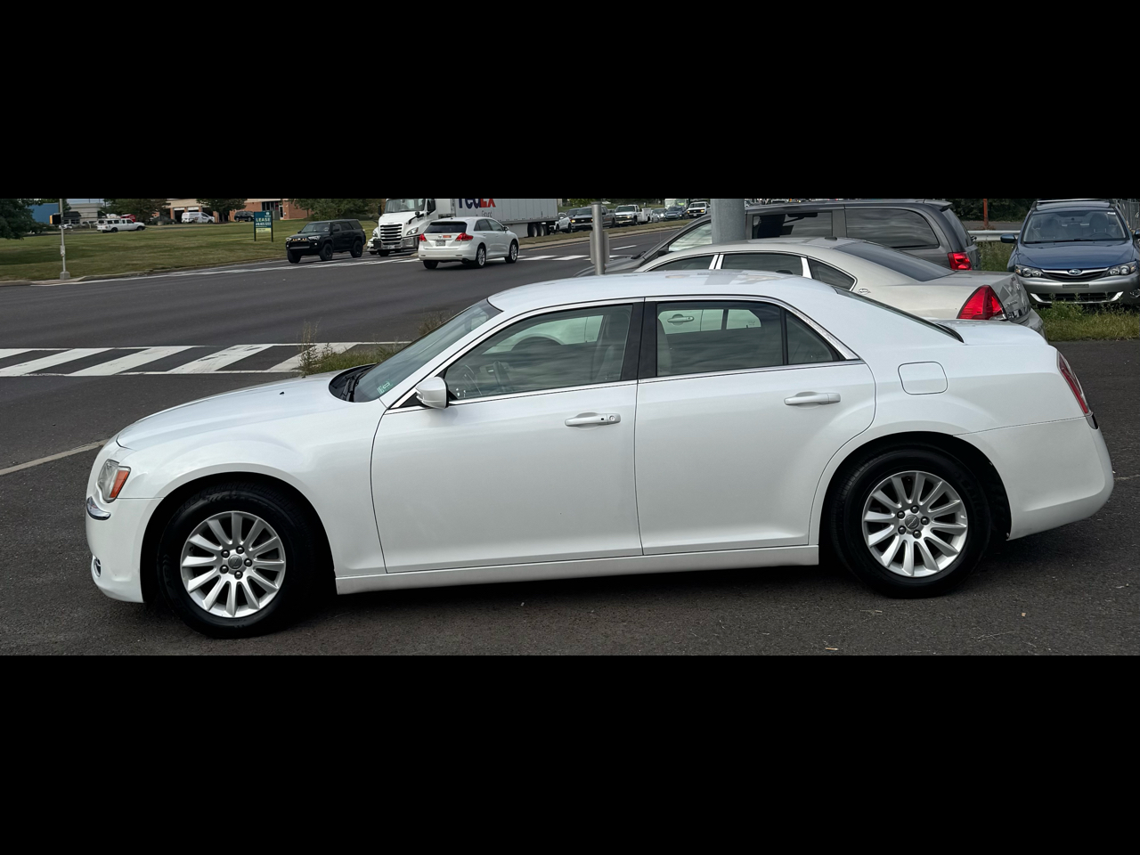 2013 Chrysler 300 Base Limited photo 2