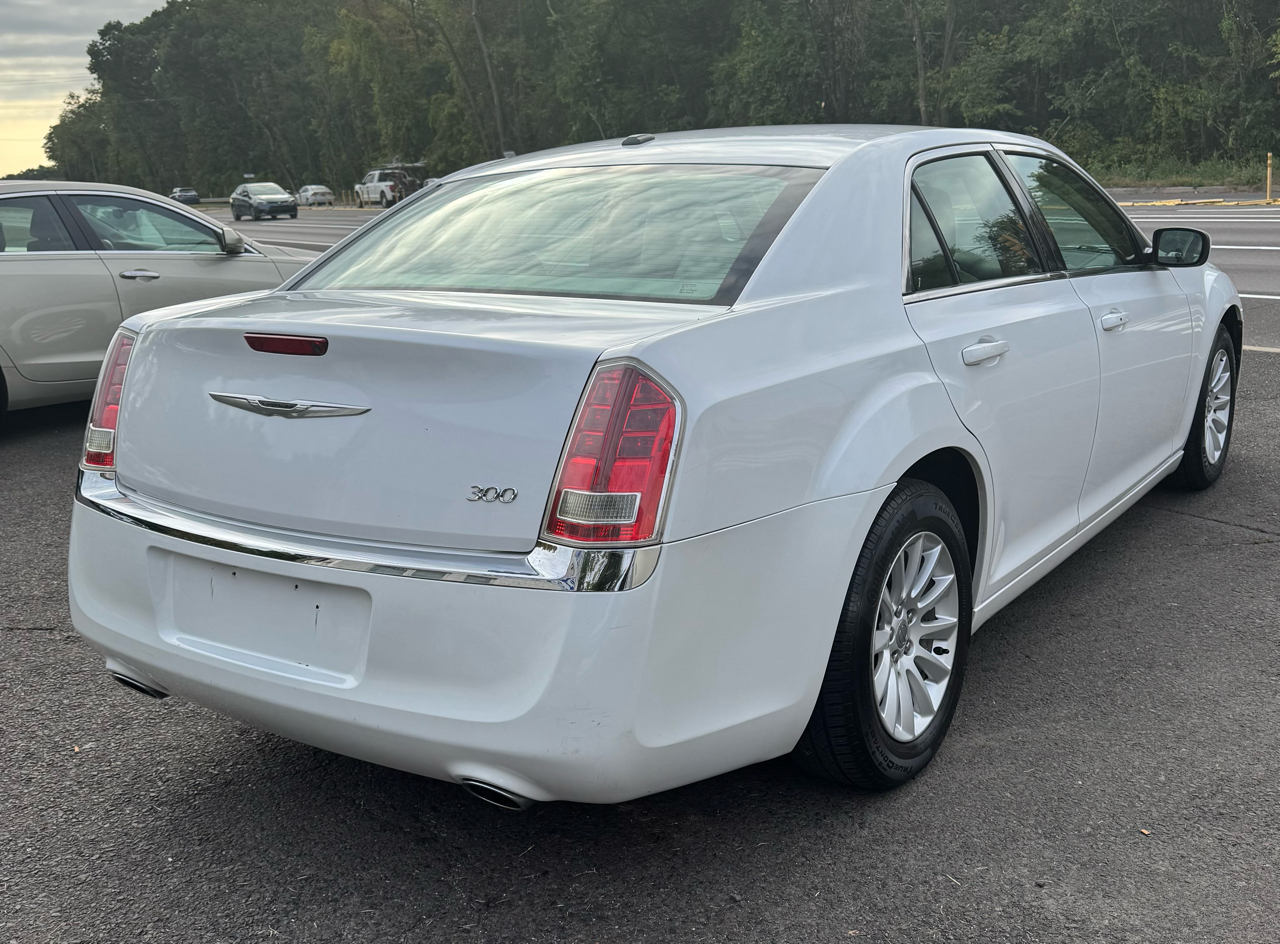 2013 Chrysler 300 Base Limited photo 3