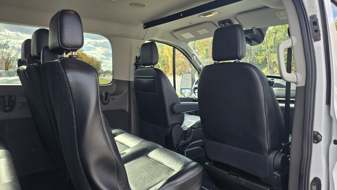 Ford Transit Passenger Wagon T-150 130" Low Roof XLT RWD 2020