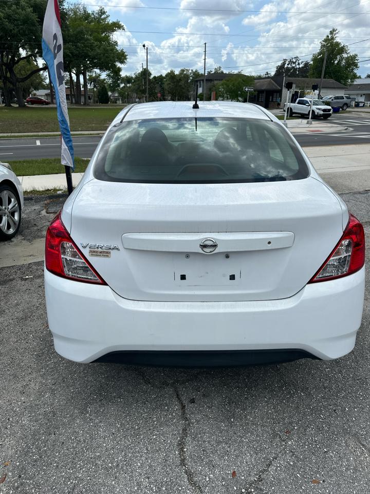 Nissan Versa  2017
