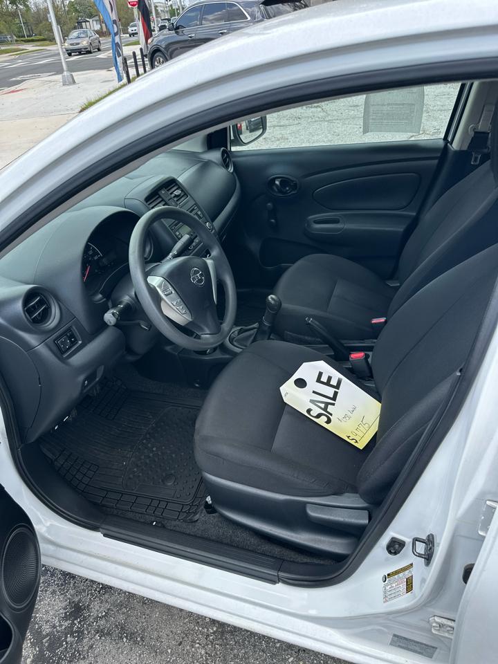 Nissan Versa  2017