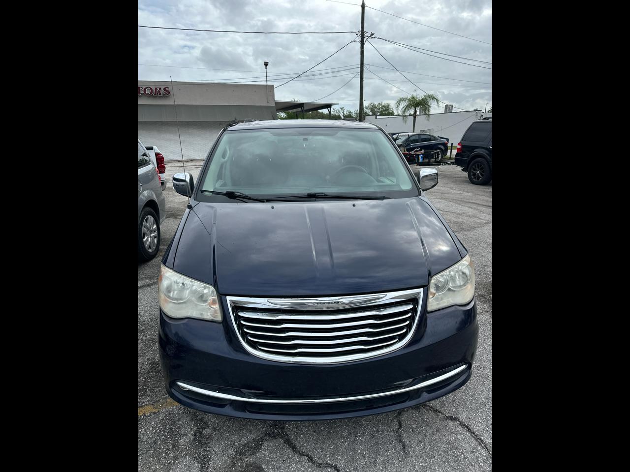 2013 Chrysler Town & Country TOURING-L