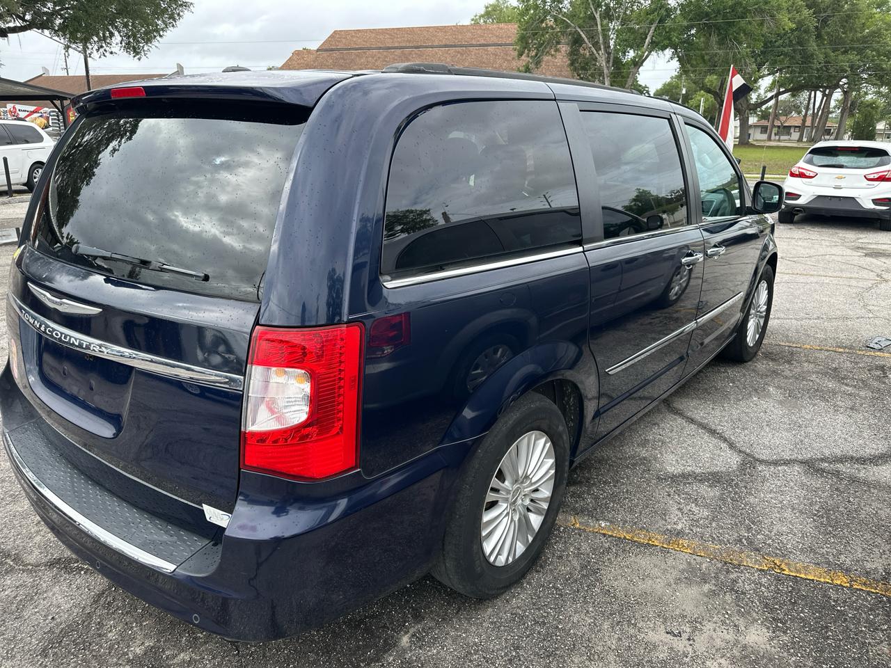Chrysler Town & Country  2013